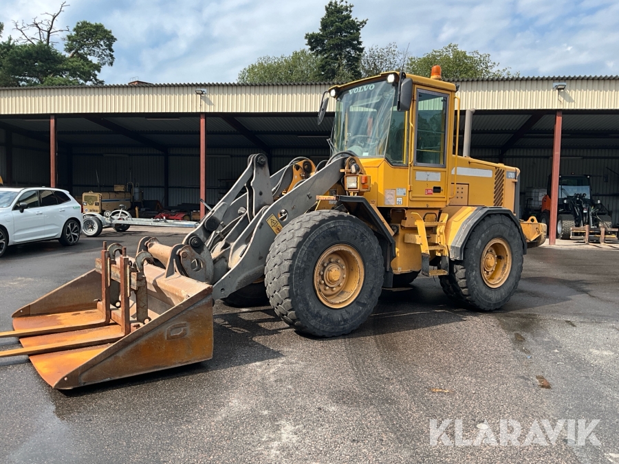 Hjullastare Volvo L70D med skopa och gafflar