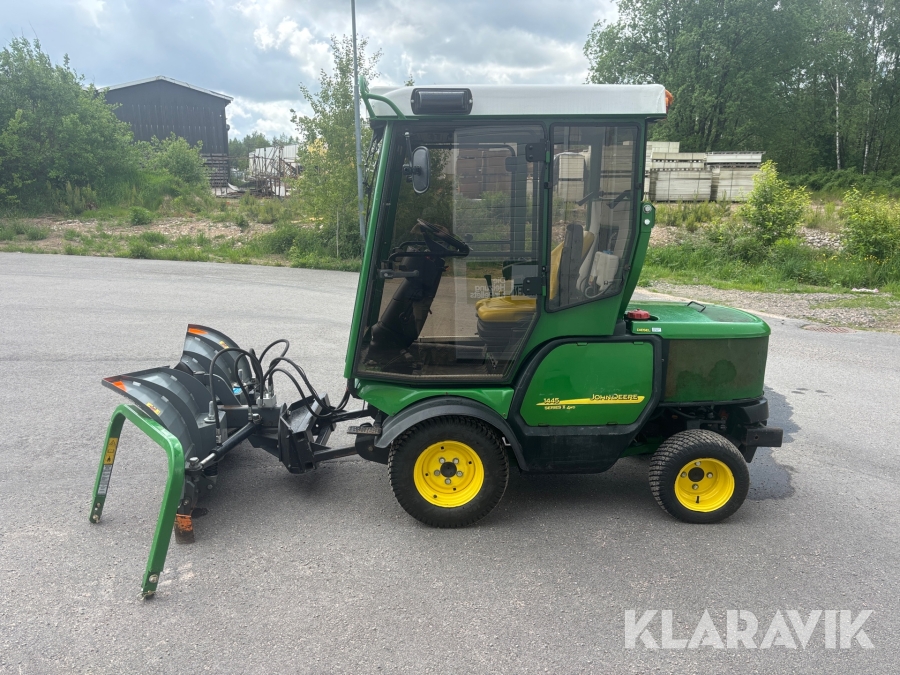 Redskapsbärare John Deere med 2 st redskap