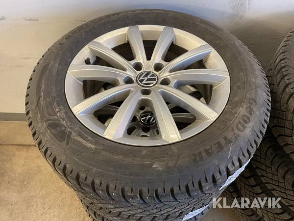 Vinterhjul på VW-originalfälgar GoodYear UltraGrip Arctic 2 SUV 215/65 R17