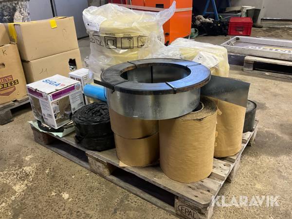 Pall med diverse byggmaterial