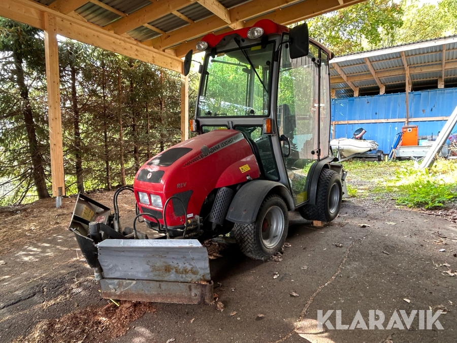 Traktor Vapadana 1330HST