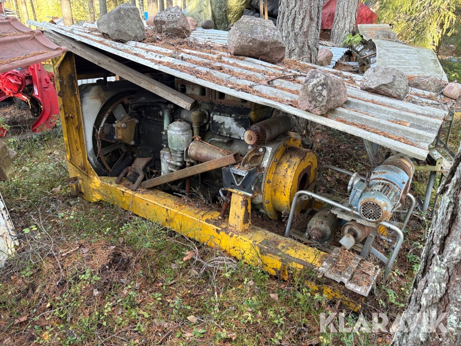 Motor på stativ Scania DS6