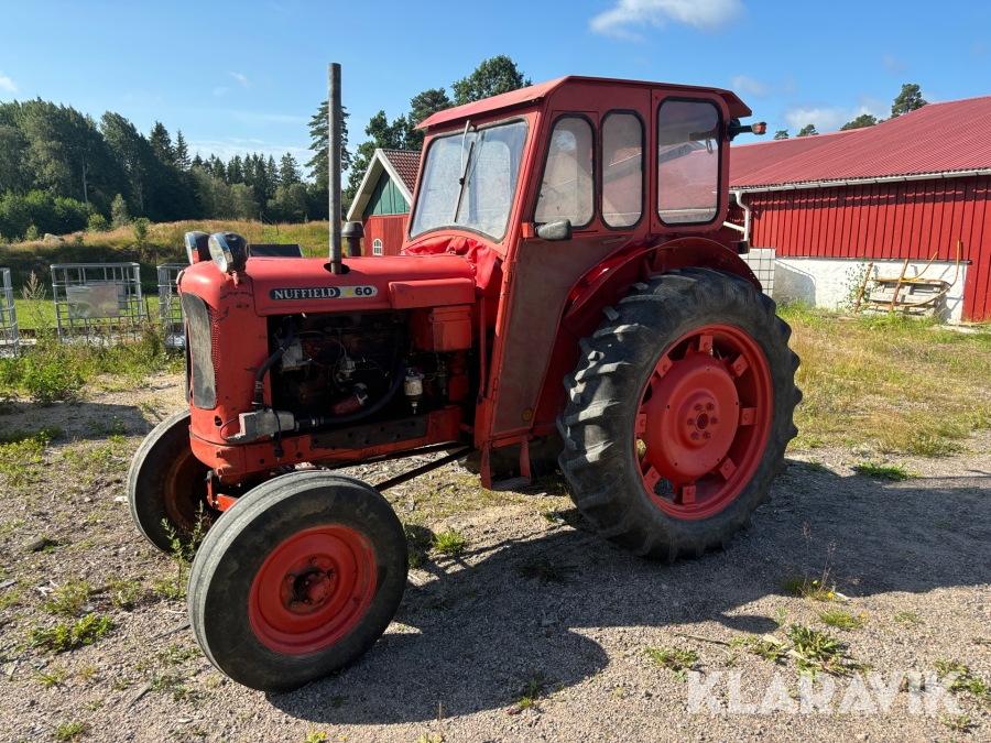 Traktor Nuffield 460