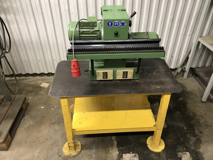 Plåt gradningsmaskin