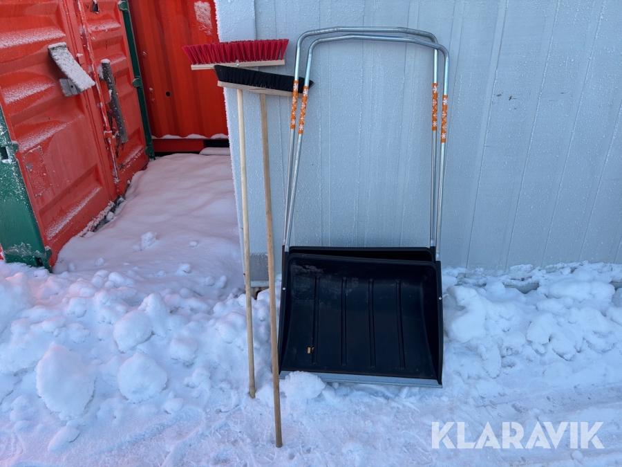 2 st snöslädar & 2 st sopkvastar Fiskars