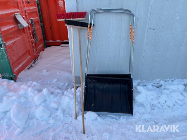 2 st snöslädar & 2 st sopkvastar Fiskars