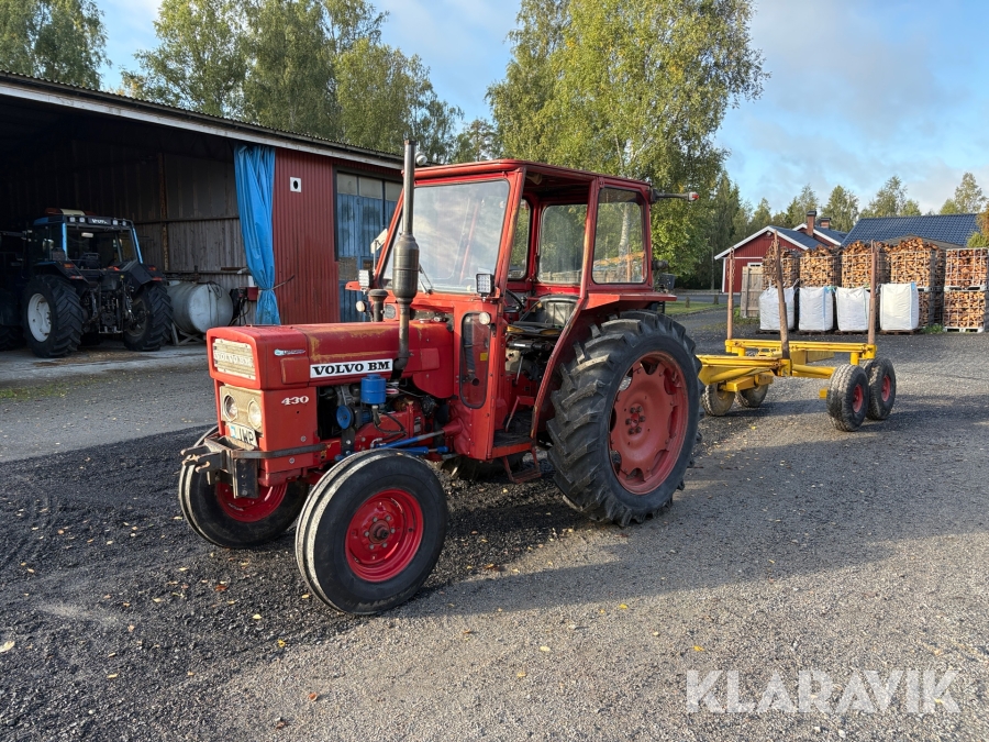 Veterantraktor Volvo BM T 430 med Snöblad