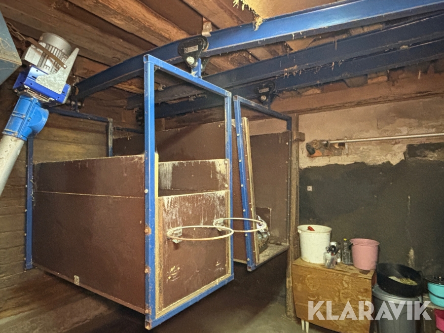 Häv takräls med två påfyllnafsluckor