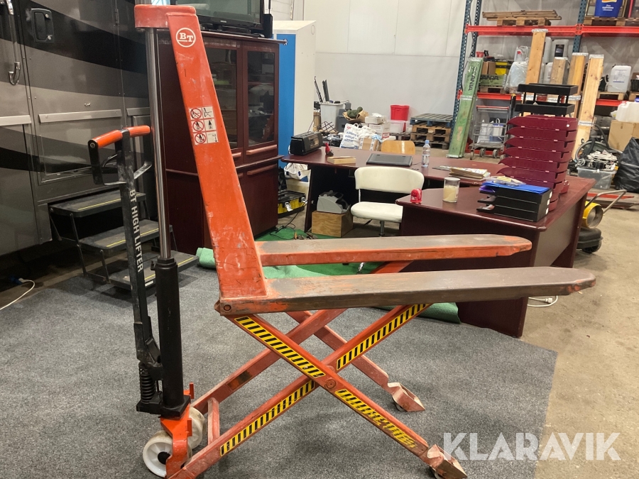 Höglyftande handtruck/monteringsbänk BT HL 1000