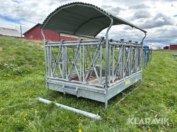 Foderkrubba med 14 platser och självlåsande grindar Jorddain