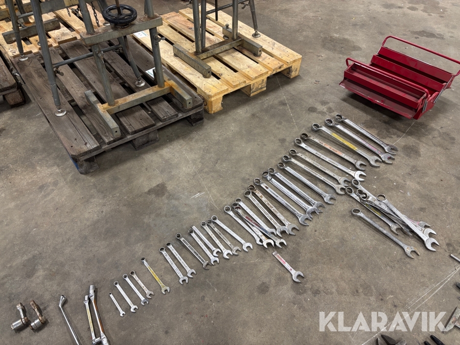 Fasta nycklar 8-36 inkl verktygslåda