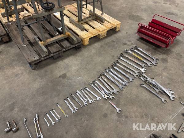 Fasta nycklar 8-36 inkl verktygslåda