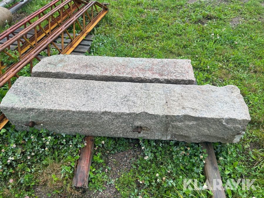 Granitstolpar 2 st