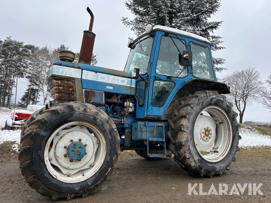 Traktor Ford 7710