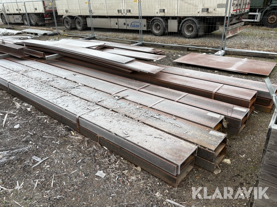 Parti med stållådbalkar
