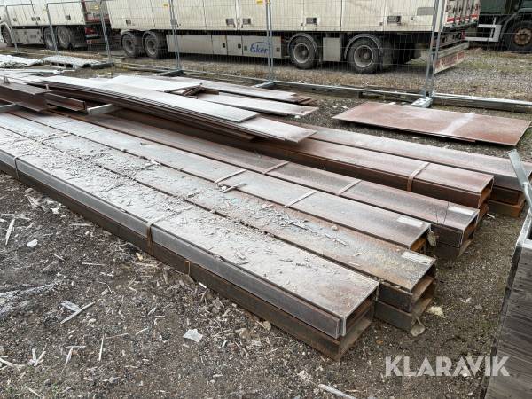 Parti med stållådbalkar