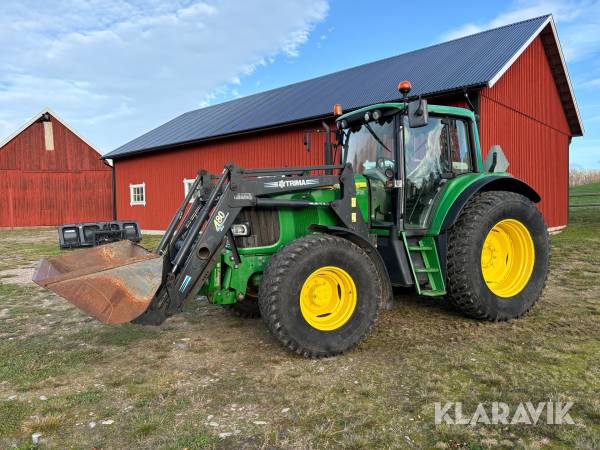 Traktor John Deere 6620 med frontlastare och skopa