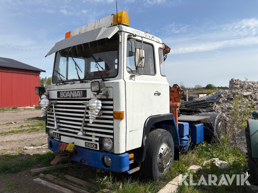Dragbil Scania LB 111 S34 170 med kran 