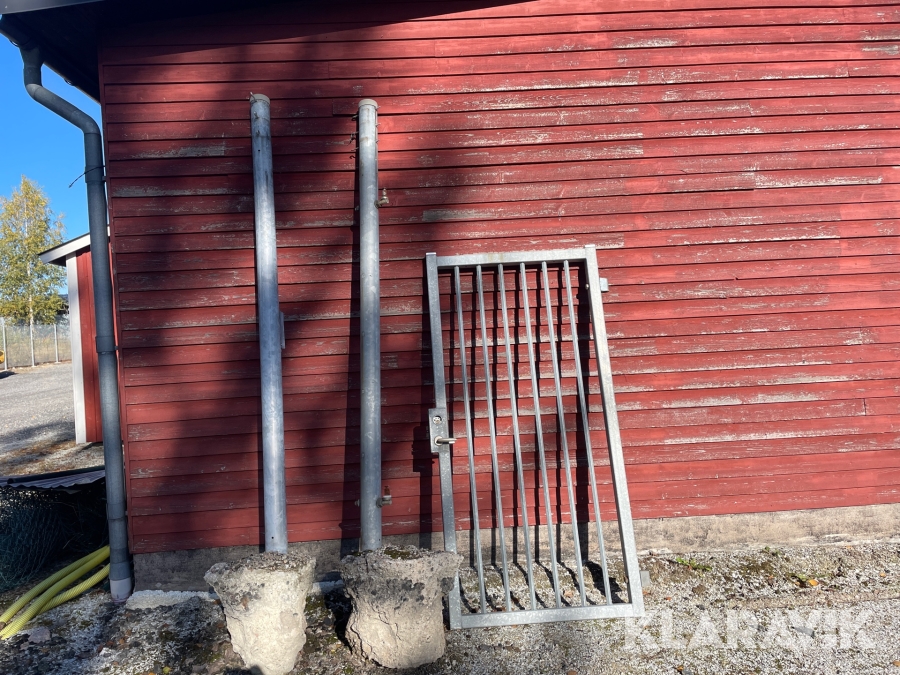 Dörr med 2 st stolpar