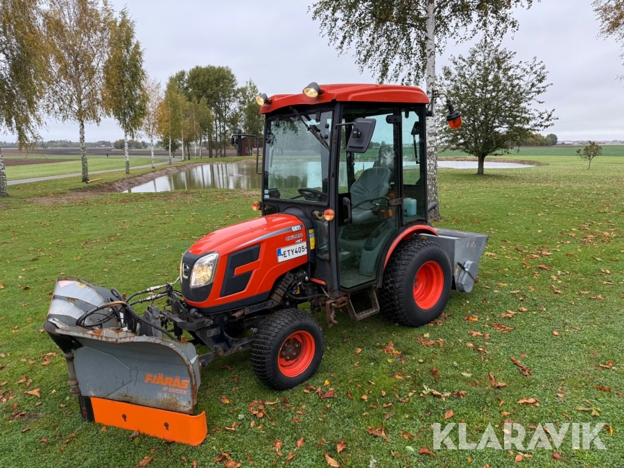 Traktor Kioti CK2810 HST med vikplog & sandspridare
