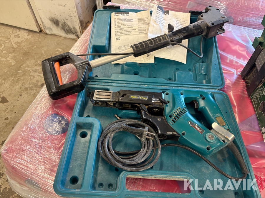 Skruvautomat Makita 6833