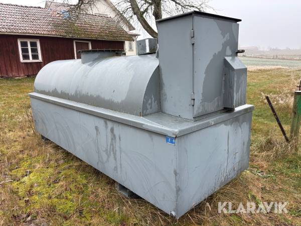 Gårdstank Götlinds Svets 3000L med tankmunstycke/räkneverk