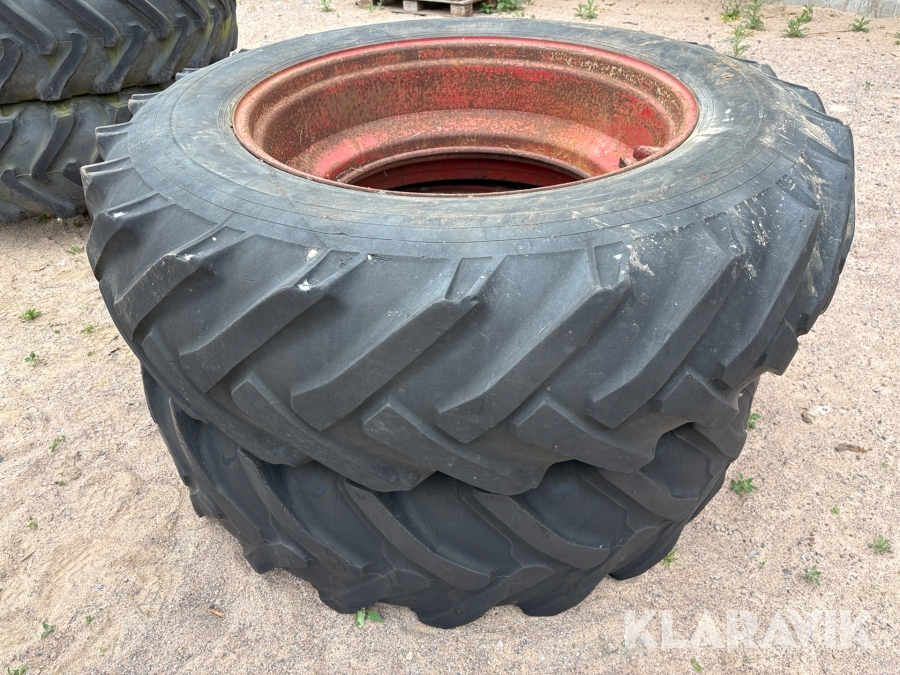Lantbruksdäck Trelleborg 18.4-38 2st med fälg till Volvo BM 800-serien