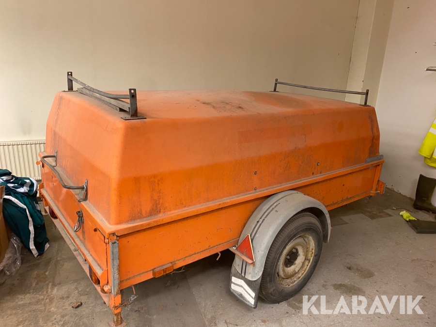 Personbilssläp Heby Trailer 120 C med kåpa