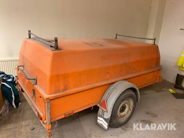Personbilssläp Heby Trailer 120 C med kåpa