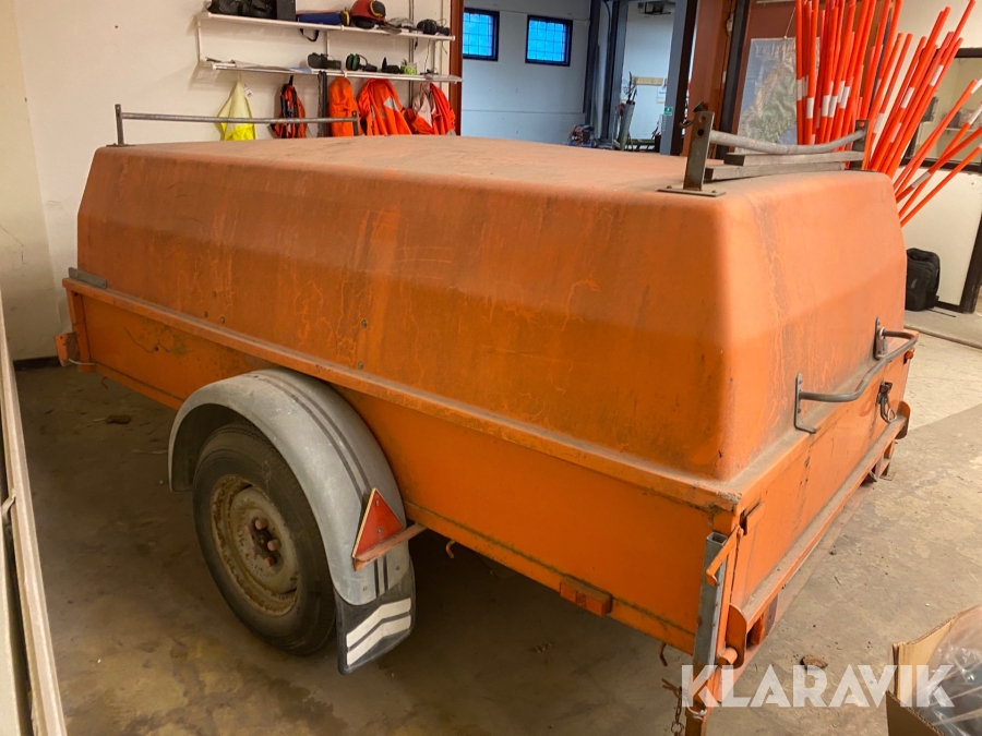 Personbilssläp Heby Trailer 120 C med kåpa