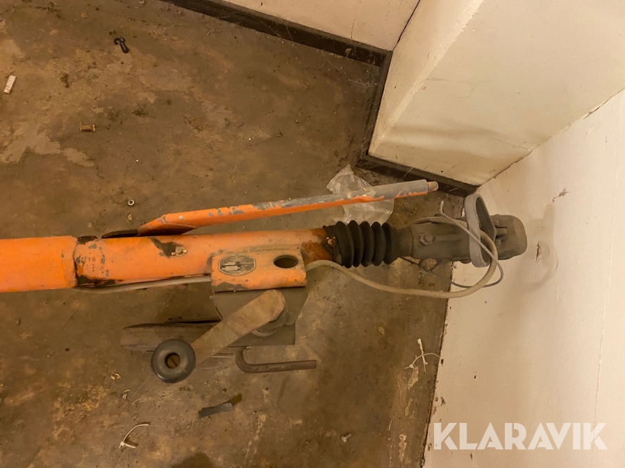 Personbilssläp Heby Trailer 120 C med kåpa