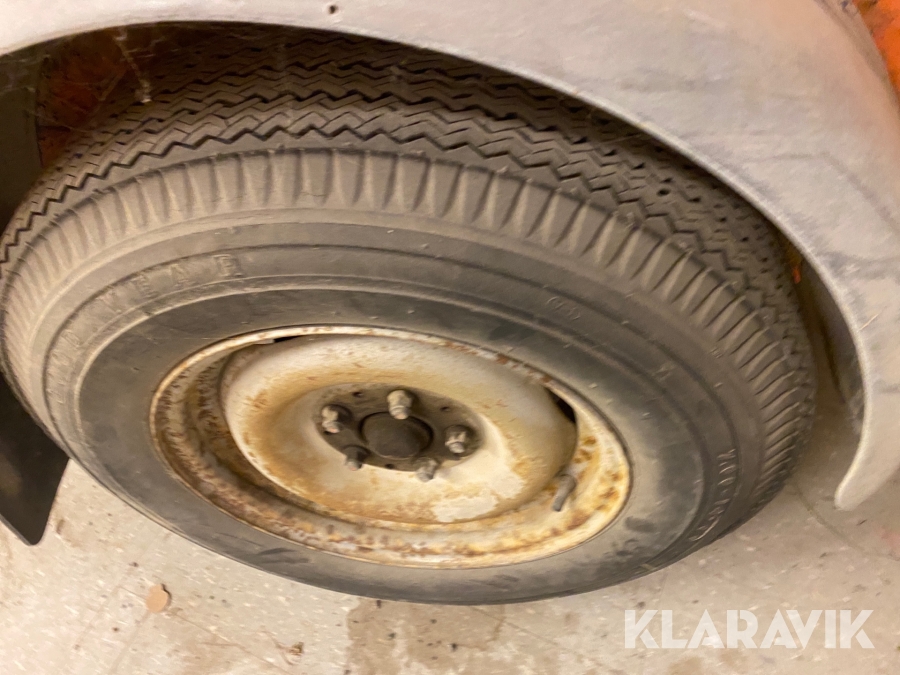 Personbilssläp Heby Trailer 120 C med kåpa