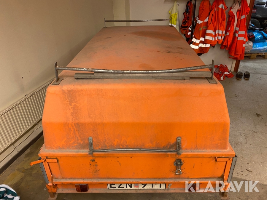 Personbilssläp Heby Trailer 120 C med kåpa
