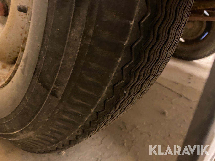 Personbilssläp Heby Trailer 120 C med kåpa