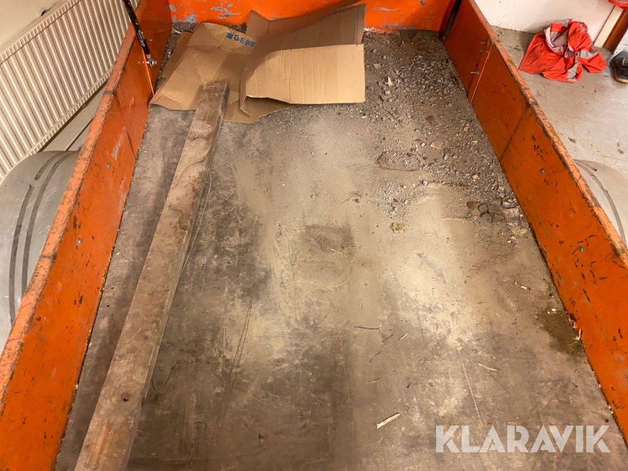 Personbilssläp Heby Trailer 120 C med kåpa