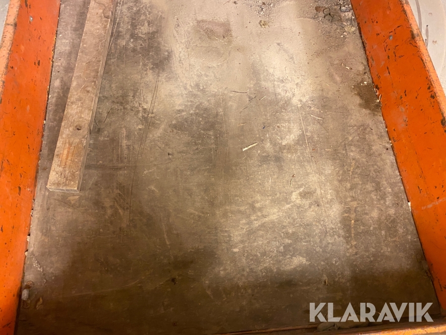 Personbilssläp Heby Trailer 120 C med kåpa