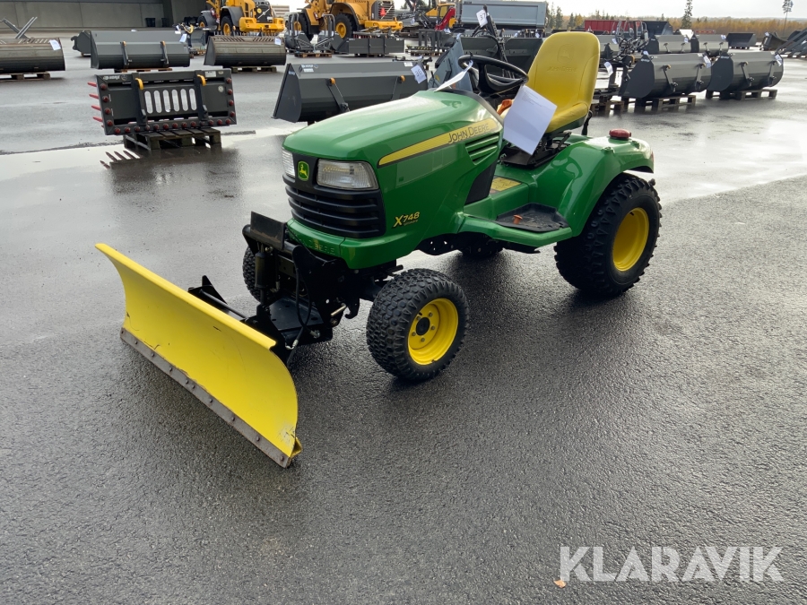 Traktor John Deere kompakt X748