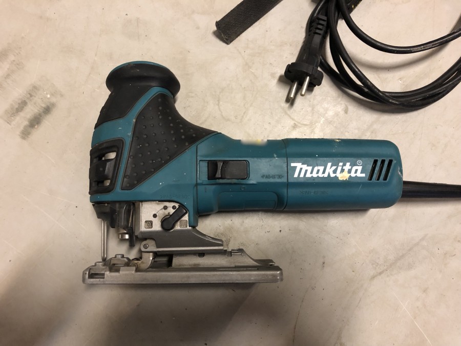 Sticksåg Makita 4351FCT