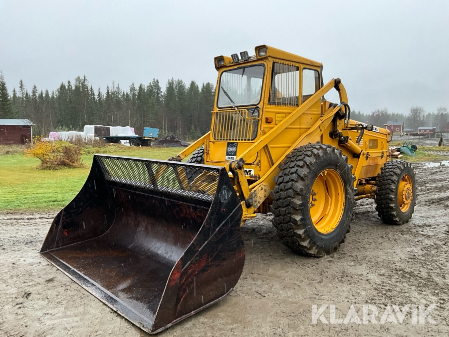Baklastare Volvo BM LM 641 med skopa och gafflar