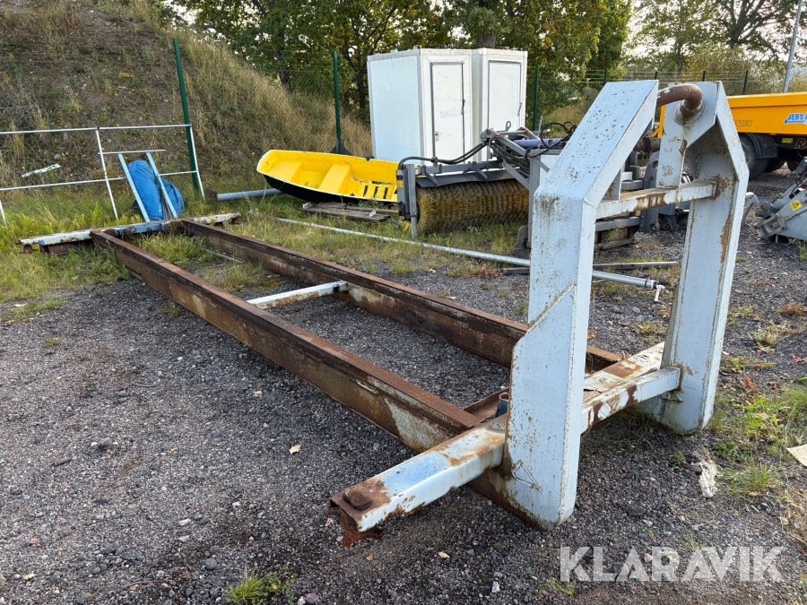Lastväxlarram med containerfäste