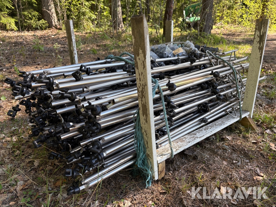 Rostfria stängselstolpar