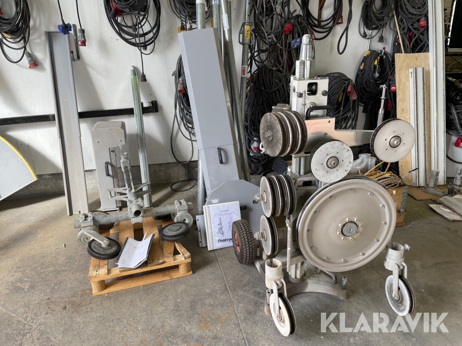 HF-vajersåg på rigg med 70 mm pelarsystem Pentruder 3P8
