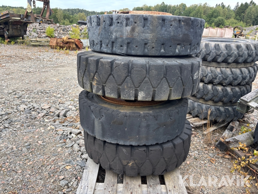 Hjul 12st helgjutna däck 10.00-20 12 st