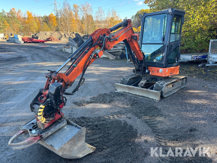 Grävmaskin Hitachi ZX26U-5A CR + Släp, skopor och tiltrotator