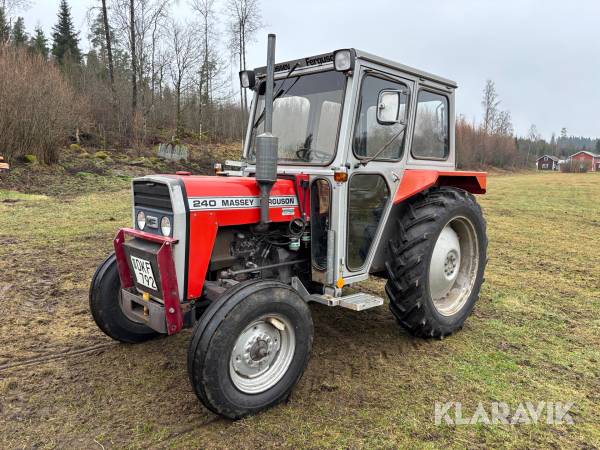 Traktor Massey Ferguson MF240