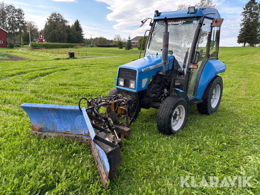 Traktor MTZ 320A med vikplog