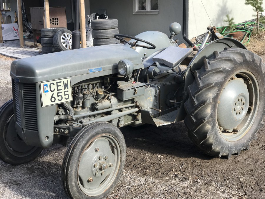 Veterantraktor Ferguson Tea 20b / Grålle