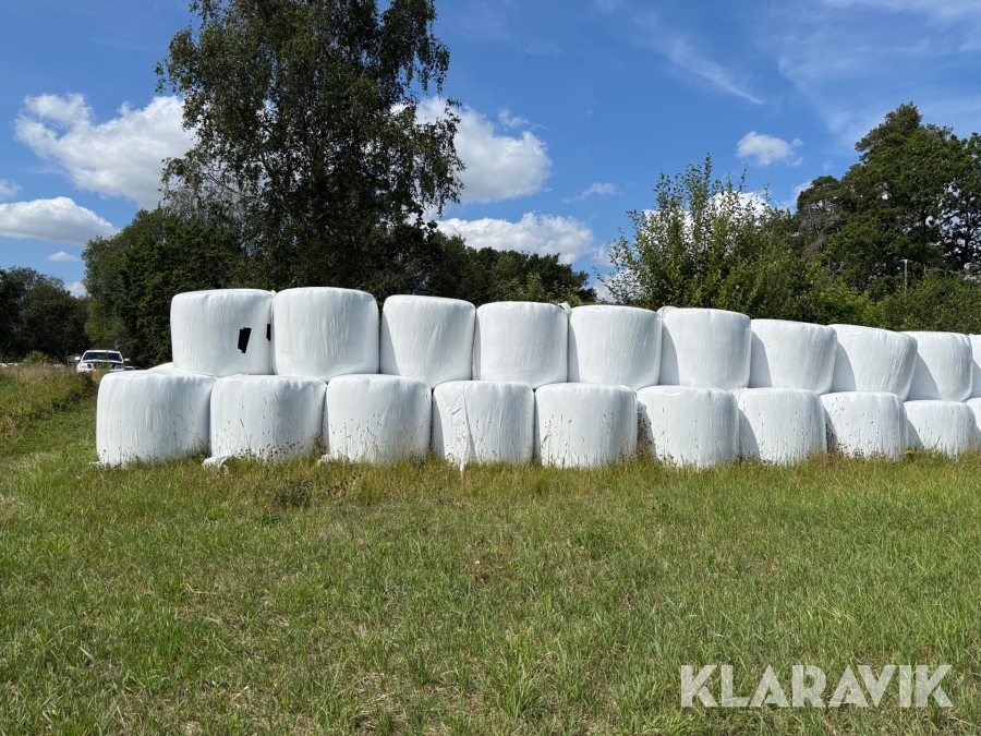 Parti med ensilagebalar klöverfrövall 52st