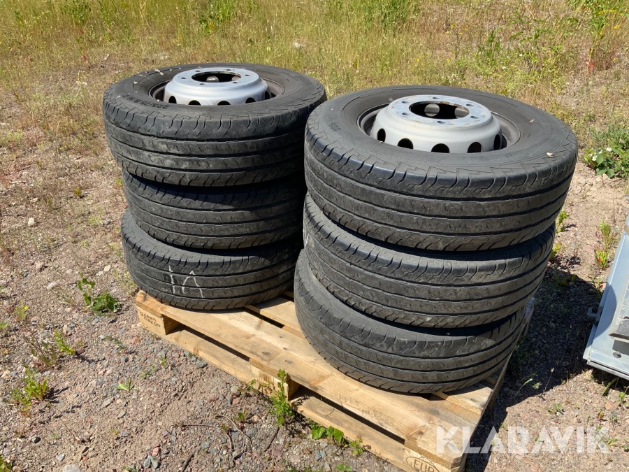 Däck med fälg Iveco Daily 70C17 H