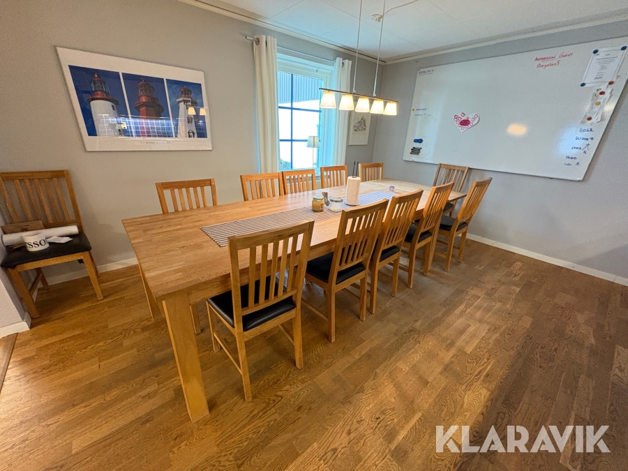 Köksbord med stolar